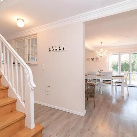 Lindenstrasse 10- 1 Holiday home