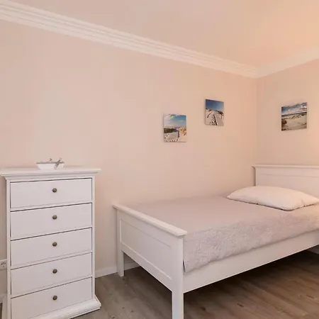 Lindenstrasse 10- 1 Holiday home